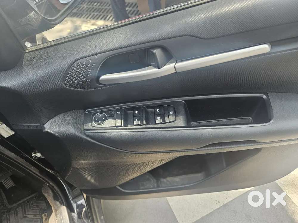 Kia Sonet 2024 Petrol Well Maintained