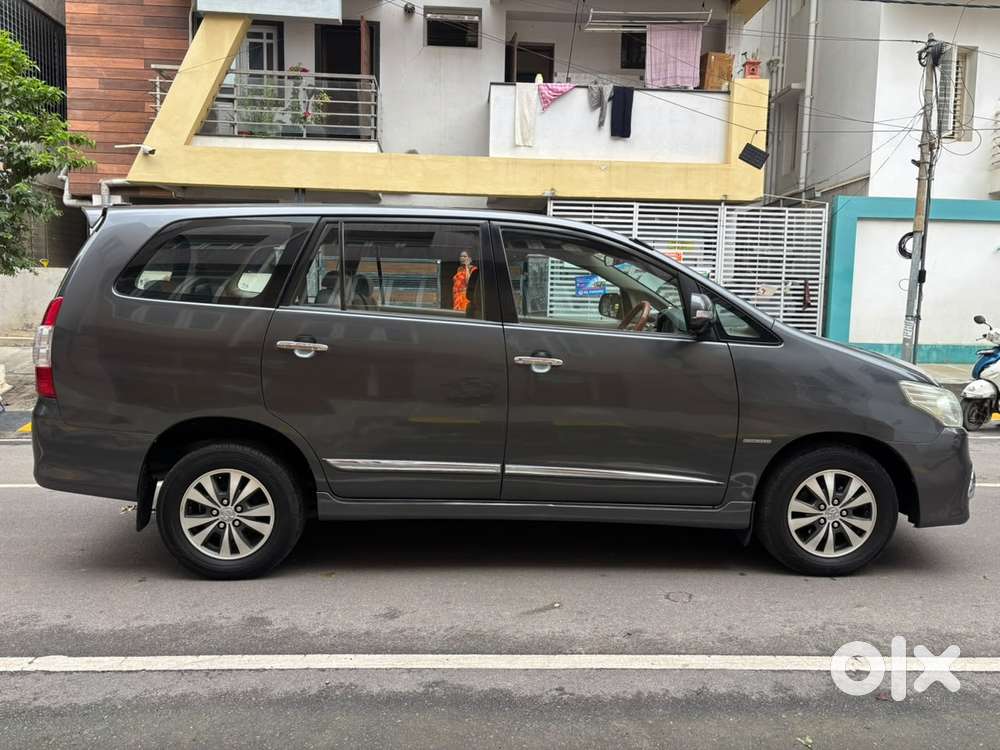 Toyota Innova 2.5 Vx (diesel) 8 Seater Bs Iv, 2015, Diesel