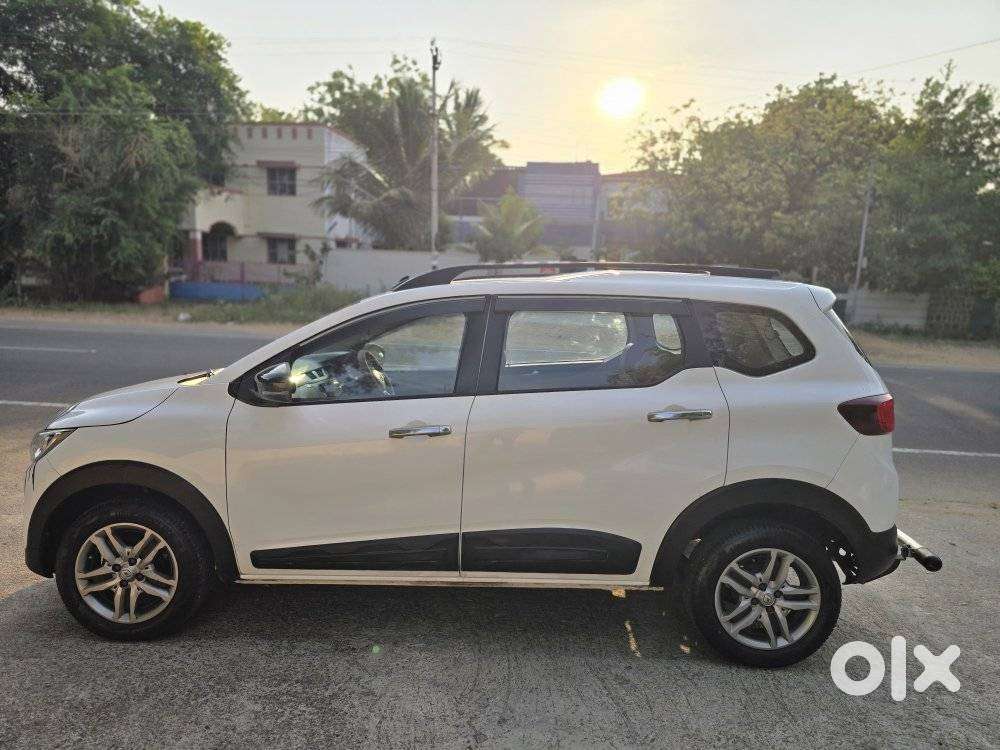 Renault Triber Rxz, 2022, Petrol