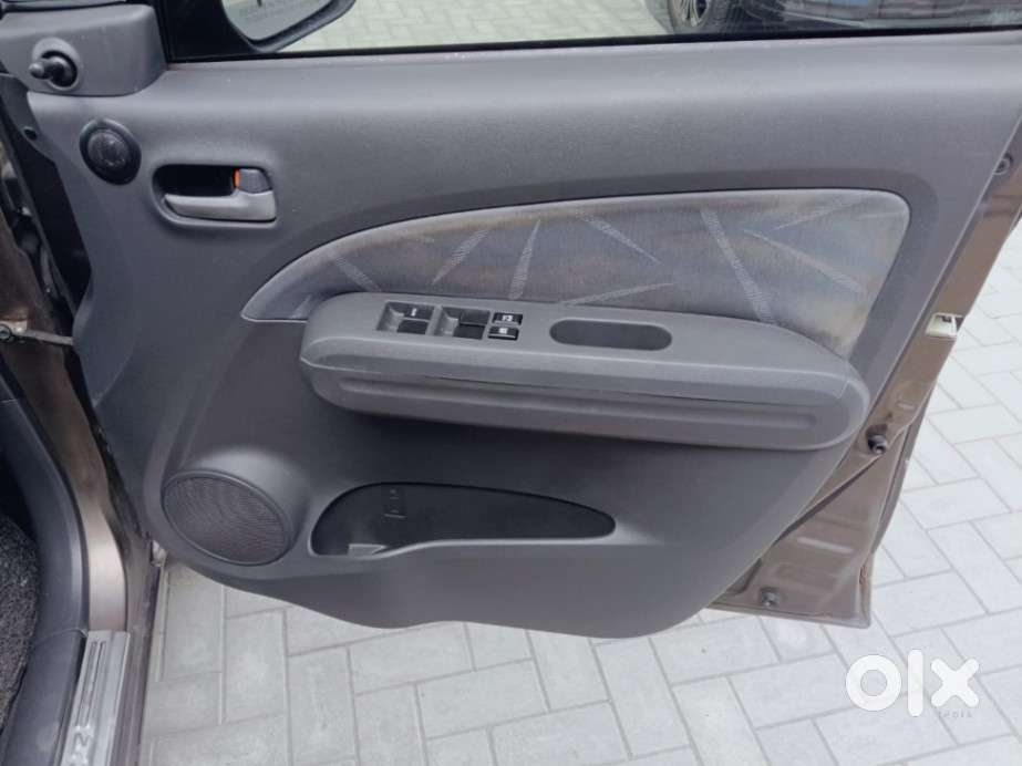 Maruti Suzuki Ritz Vxi, 2012, Petrol