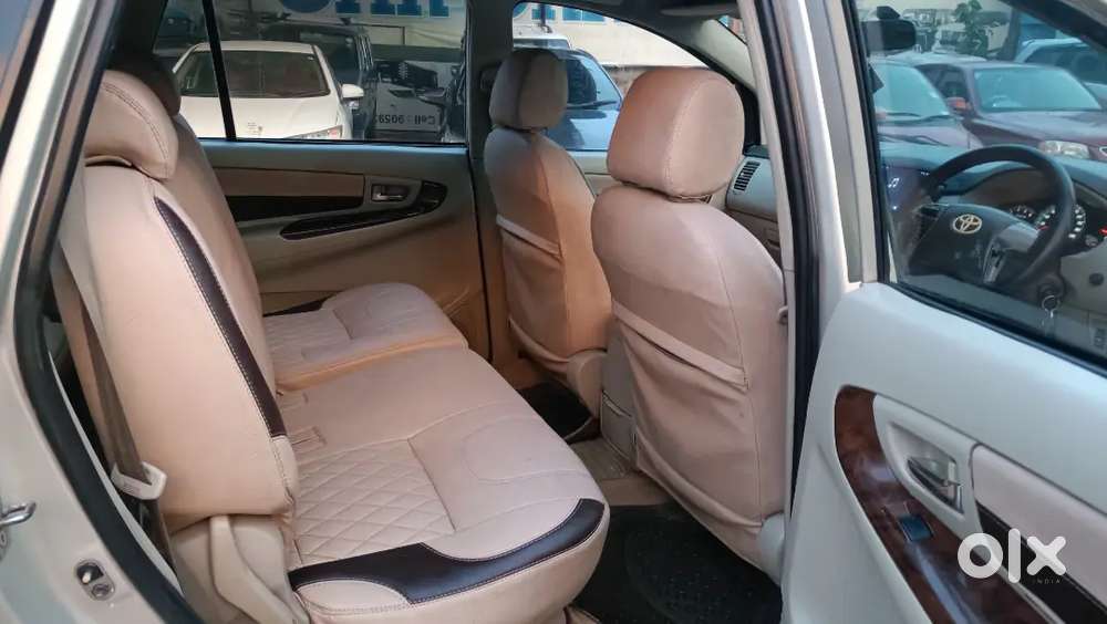 Toyota Innova 2.5 V Diesel Model 2013