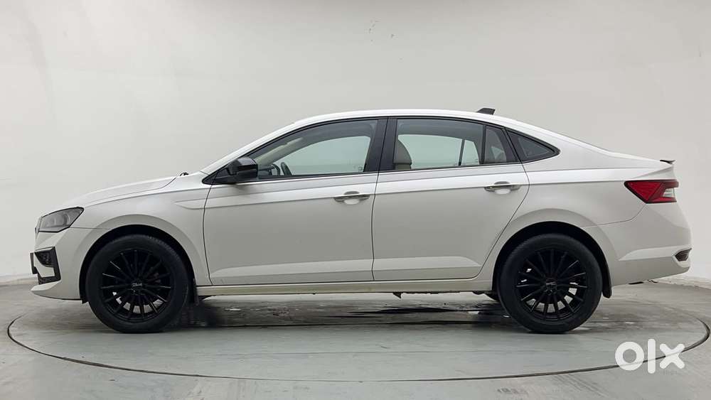 Skoda Slavia Ambition 1.0l Tsi At, 2022, Petrol