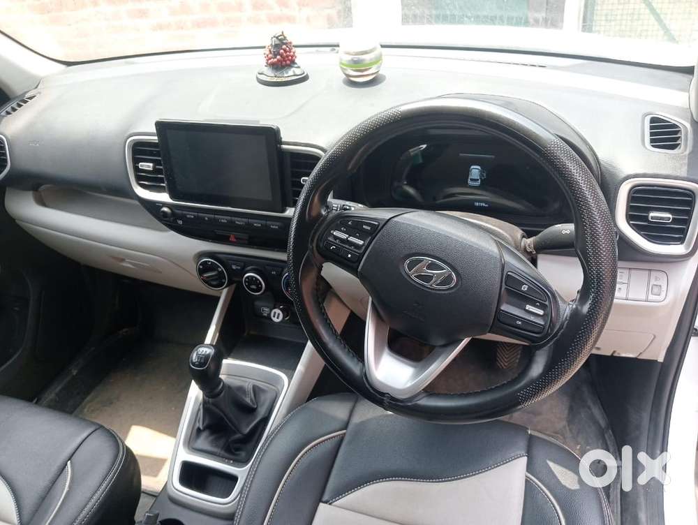 Hyundai Venue Petrol 2024