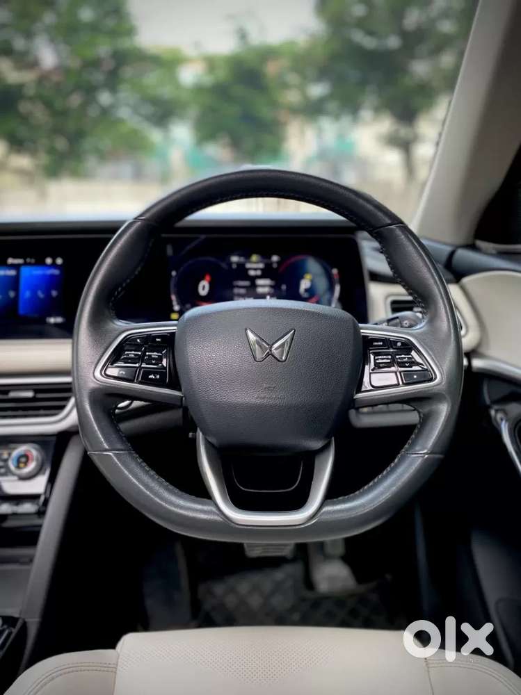 Mahindra Xuv700 2.2 Ax 7 Diesel At Luxury Pack Str Awd, 2023, Diesel