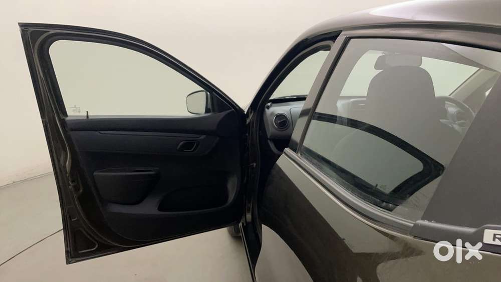 Renault Kwid 2019-ongoing 1.0 Rxt Amt (o), 2017, Petrol