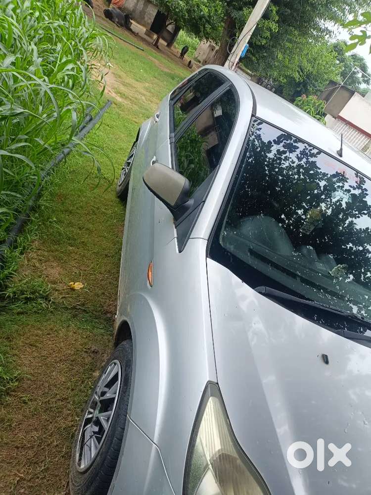 Ford Figo Titanium 2010 Petrol