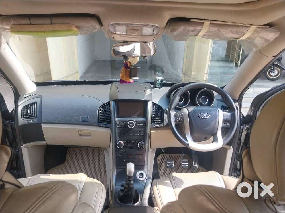 Mahindra Xuv 500 W10