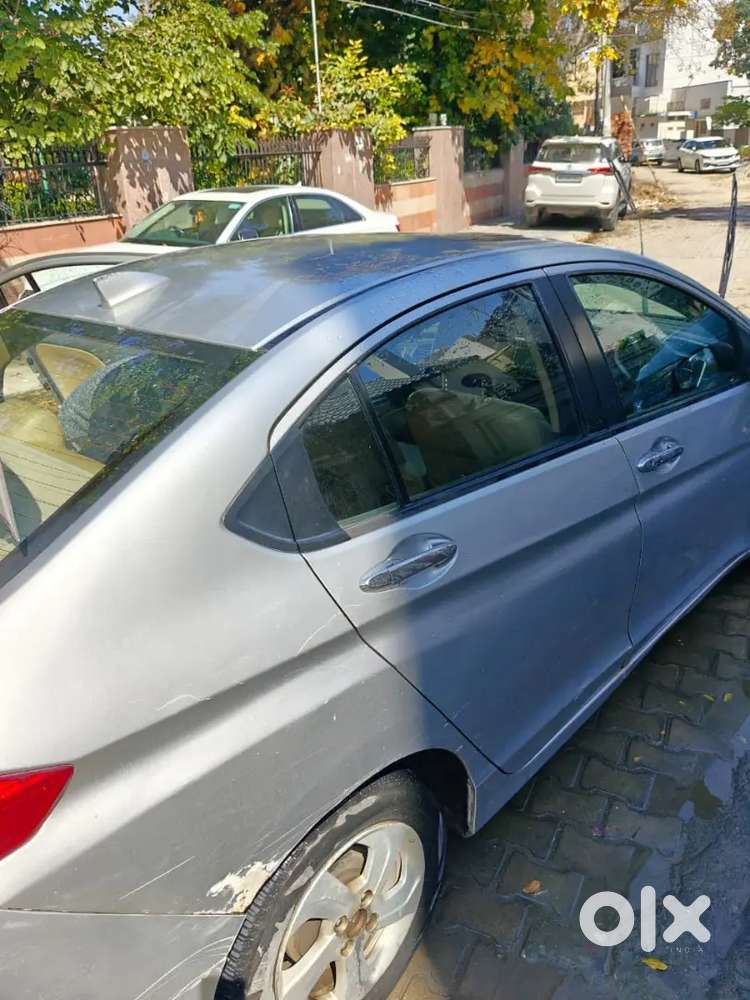 Silver Honda City Diesel Top Varient Sunroof Mint Condition 1st Owner