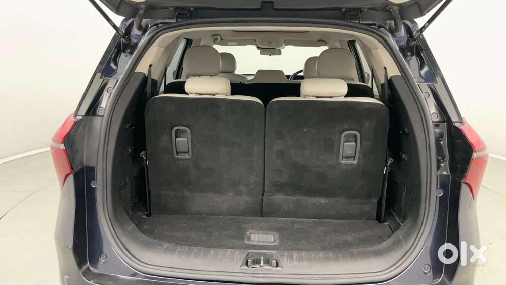 Mahindra Xuv700 2.0 Ax 7 Petrol Mt Str, 2022, Petrol