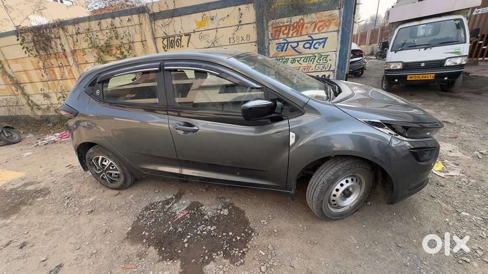 Tata Altroz Xe 2024