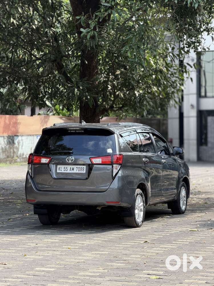 Toyota Innova Crysta 2.4 V 8 Str, 2016, Diesel