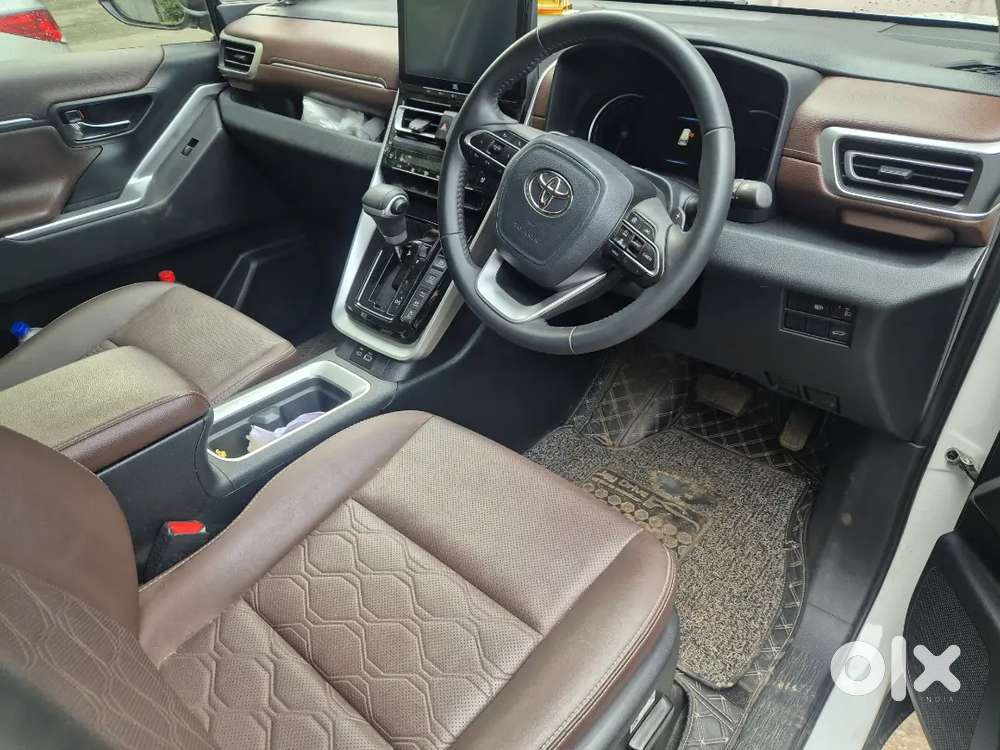 Toyota Innova Hycross 2023