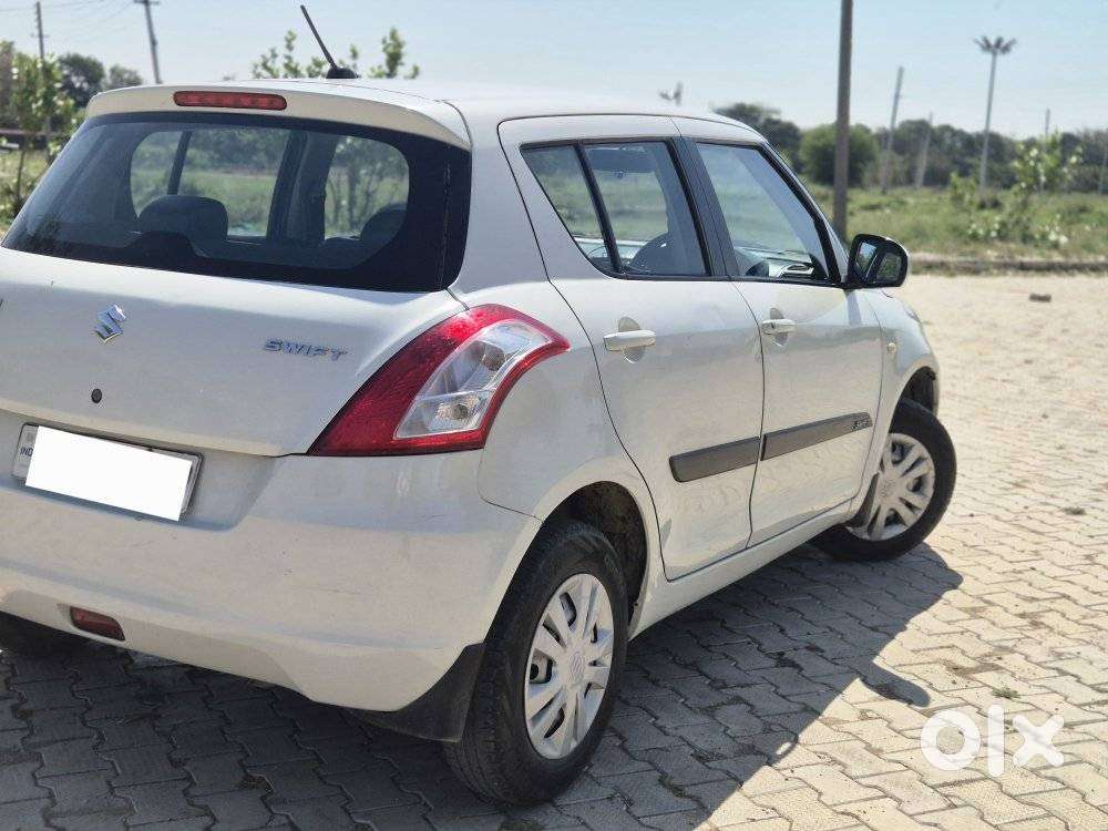 Maruti Suzuki Swift Lxi Optional-o, 2017, Petrol