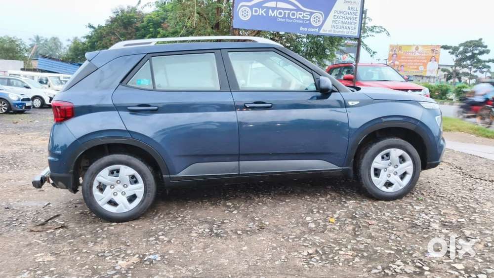 Hyundai Venue Petrol 2021- 2nd Owner