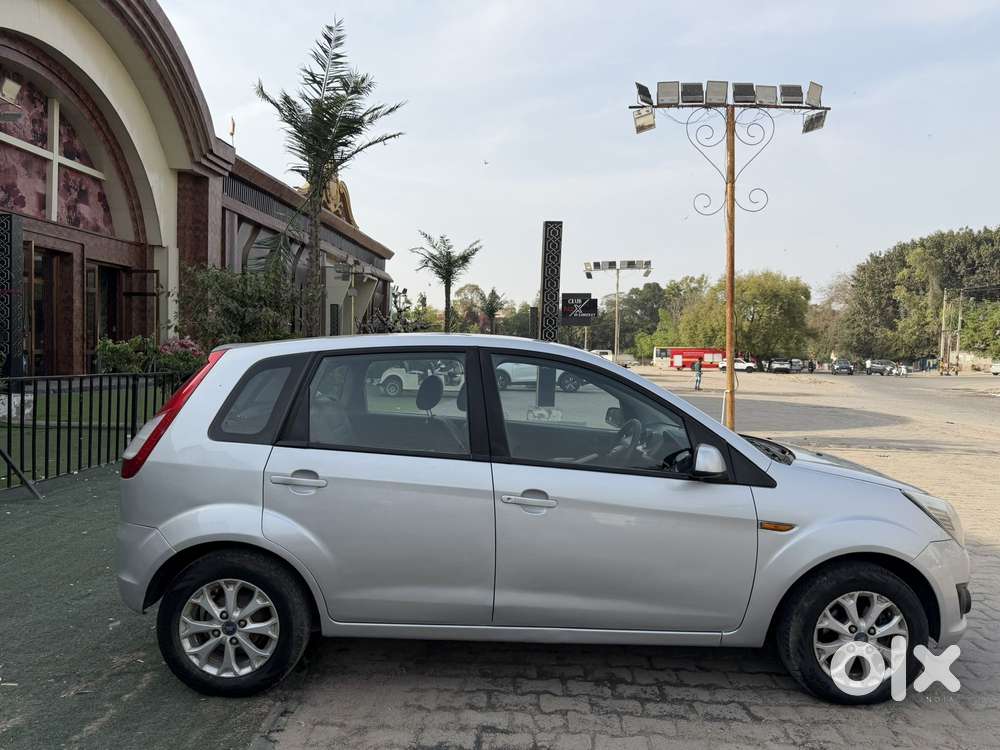 Ford Figo, 2012, Petrol