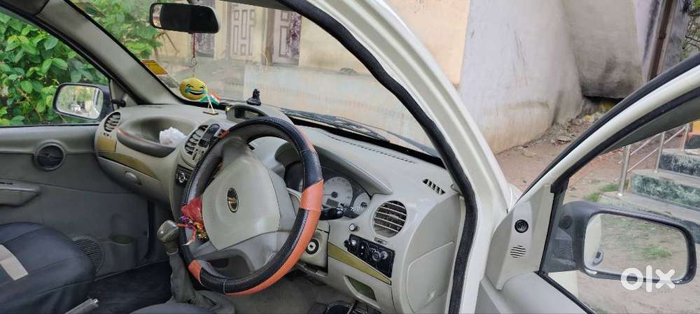 गाड़ी कंपलीट है मुझे अर्जेंट सेल करना है