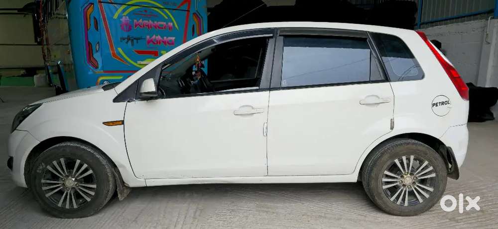 Ford Figo Zxi Petrol 2011