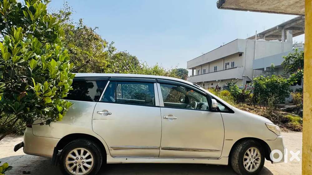 Toyota Innova 2.5 V 2014