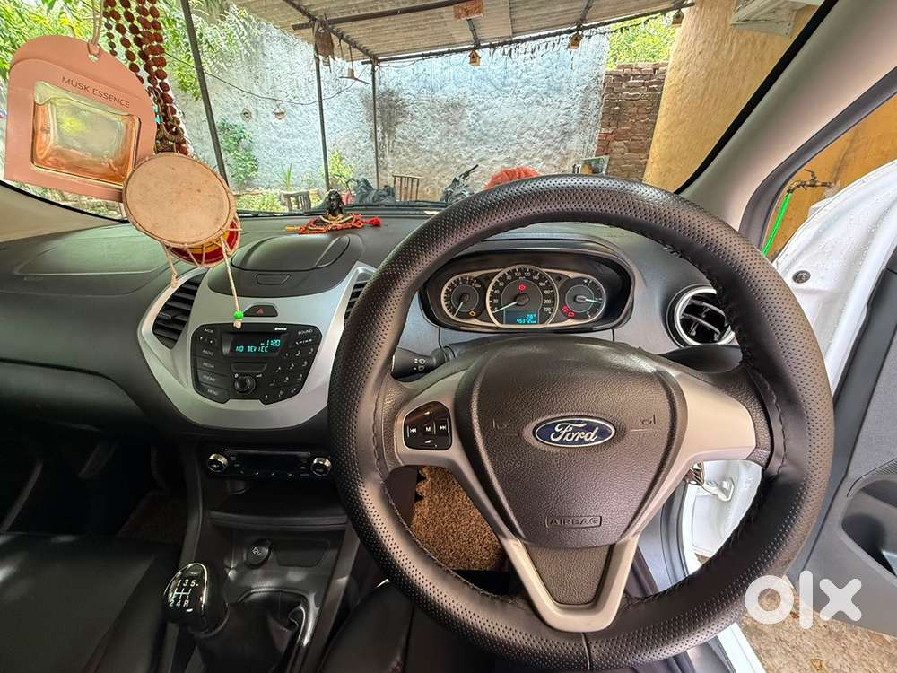 Ford Figo Petrol 2015