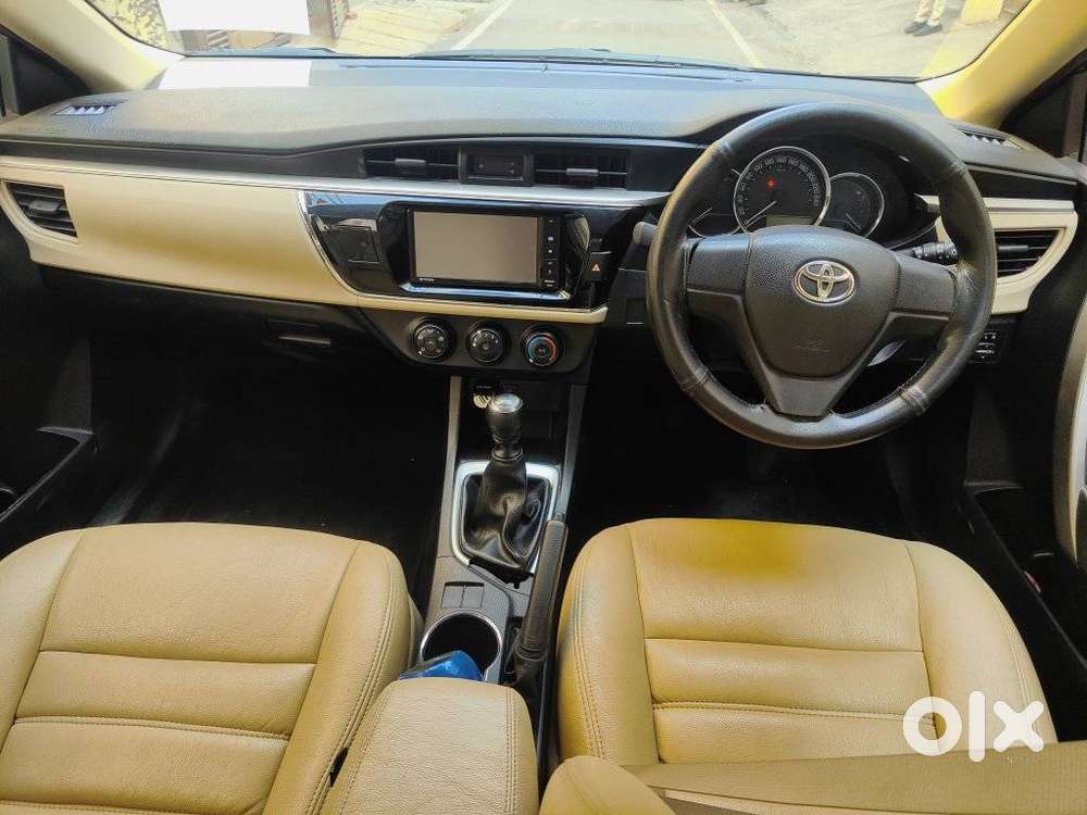 Toyota Corolla Altis 1.8 J, 2015, Petrol