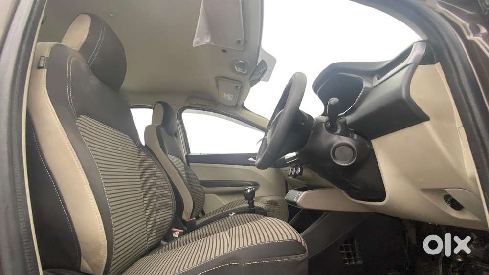 Renault Triber Rxz, 2023, Petrol