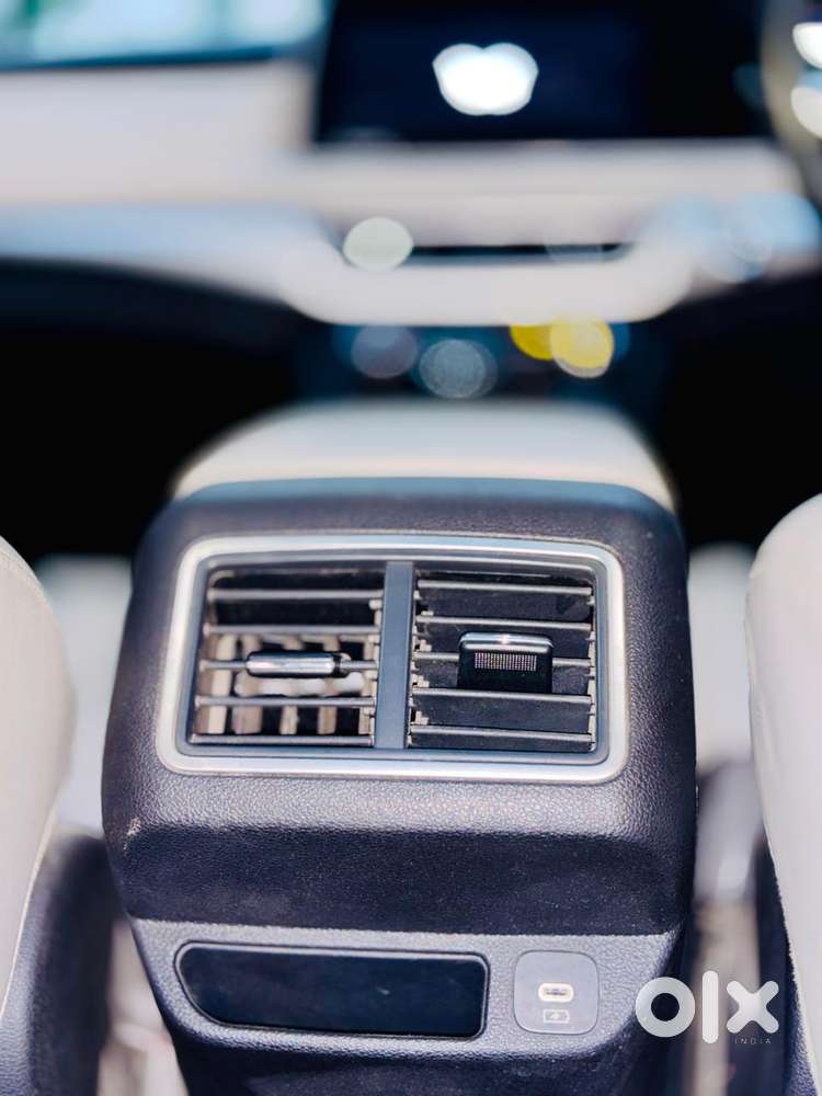 Mahindra Xuv700 2.0 Ax 7 Petrol Mt Str, 2026, Petrol