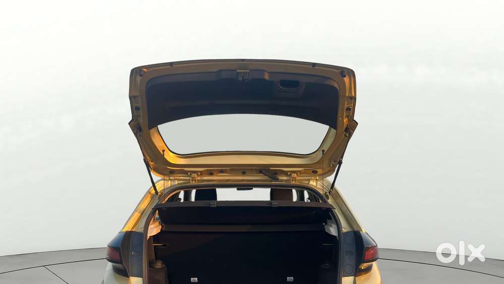 Tata Altroz 1.2 Xm Plus, 2022, Petrol