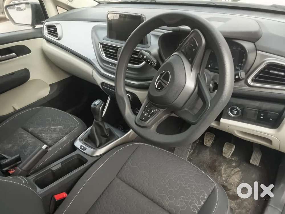 Tata Altroz 2025 Petrol 3155 Km Driven