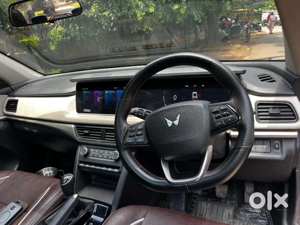 Mahindra Xuv700 2.2 Ax 5 Diesel At 7 Str, 2025, Diesel