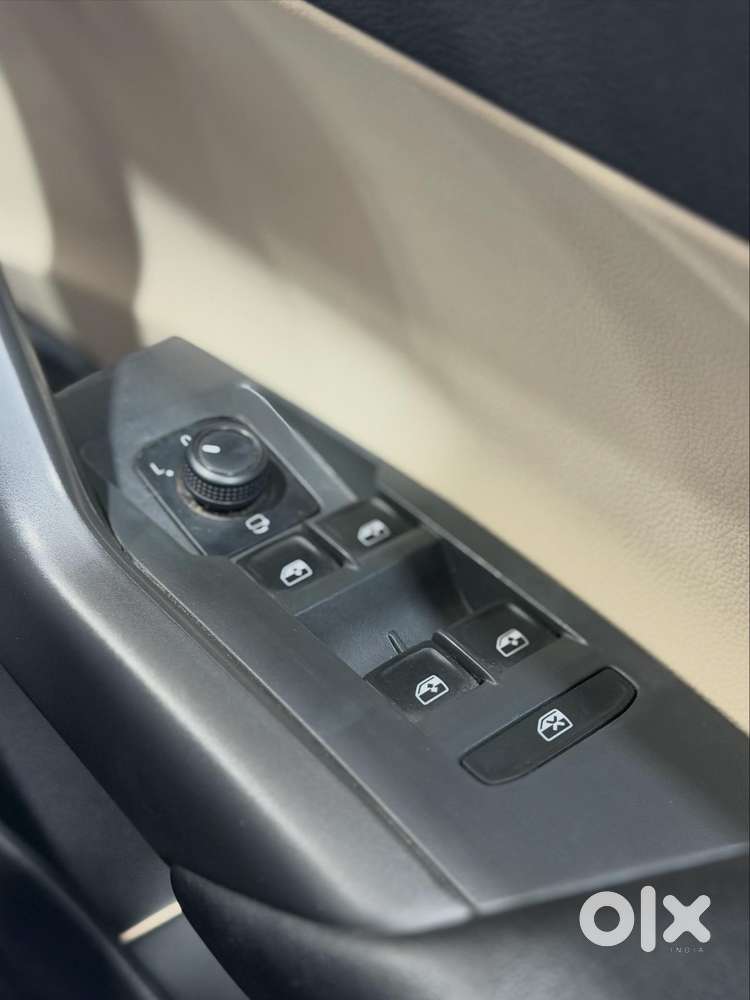 Skoda Slavia 1.5 Tsi Style At, 2023, Petrol