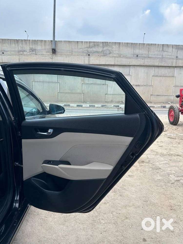 Hyundai Verna, 2023, Petrol