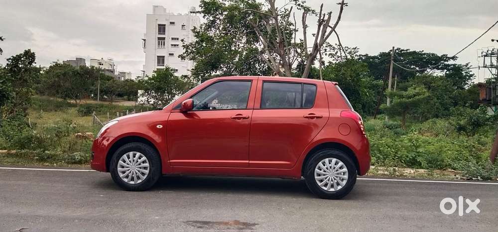 Maruti Suzuki Swift Lxi Bsiv, 2010, Petrol