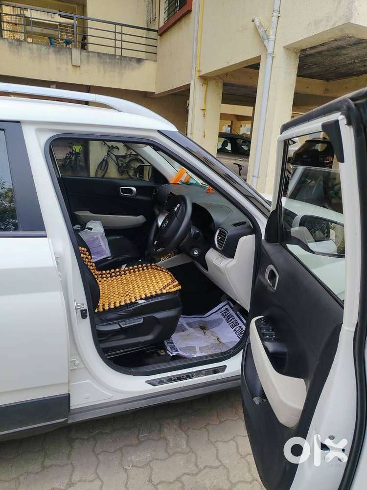Hyundai Venue 2023 Petrol Well Maintained