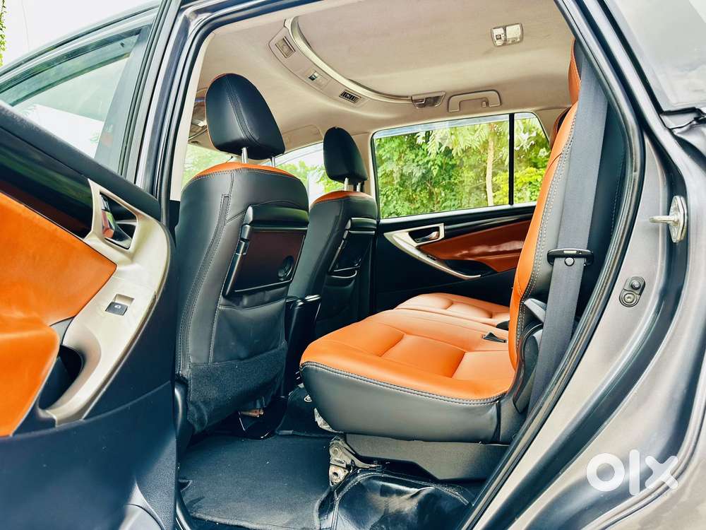 Toyota Innova Crysta 2.4 V 8 Str, 2016, Diesel