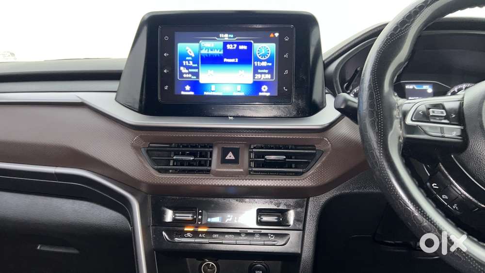 Maruti Suzuki Brezza 1.5 Zxi Smart Hybrid Dual Tone, 2023, Petrol