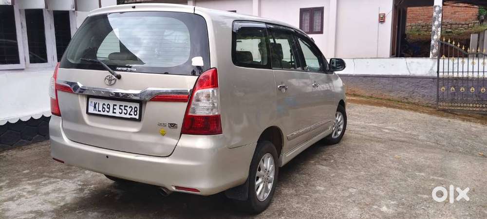 Toyota Innova 2.5 V  8 Seater  2014 Model  Well Maintained