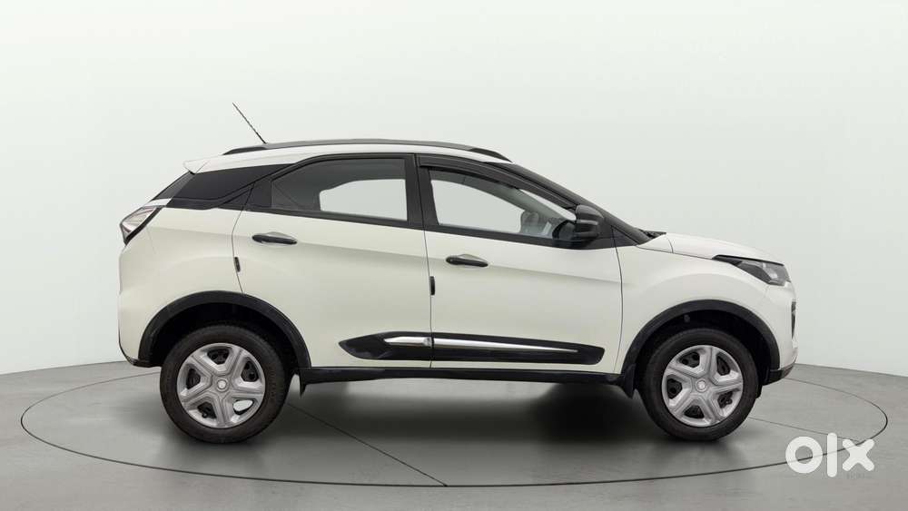 Tata Nexon 1.5 Revotorq Xma Amt (s), 2022, Petrol
