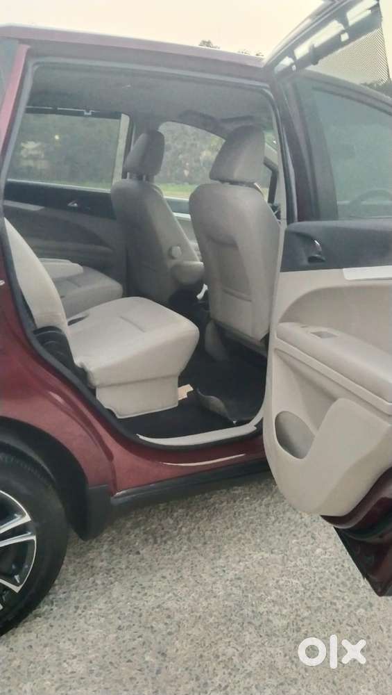 Mahindra Marazzo M8, 2019, Diesel