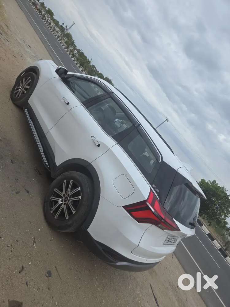 Mahindra Xuv700 Ax7 2023