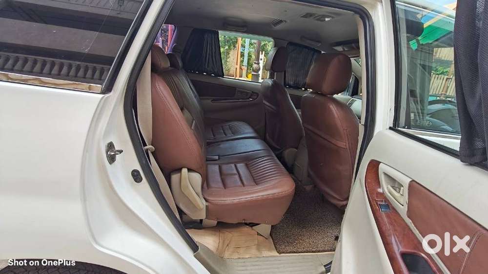 Toyota Innova 2.5 E Diesel Ms 8-seater, 2013, Diesel