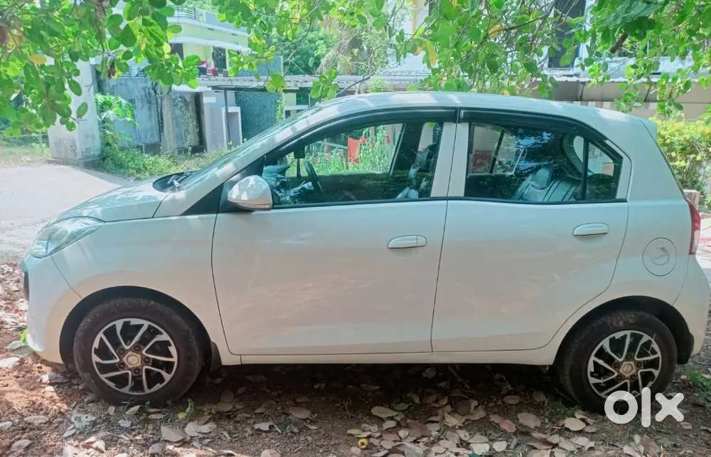 Hyundai Santro Sportz White!!