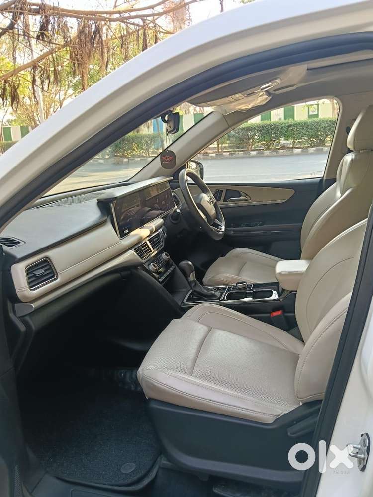 Mahindra Xuv700 2.2 Ax 7 Diesel At Luxury Pack Str, 2025, Petrol