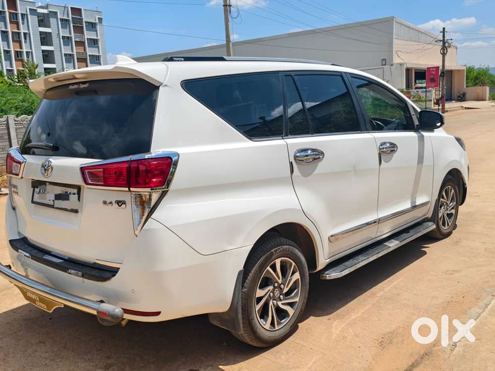 Toyota Innova Crysta 2.4 V 7 Str, 2022
