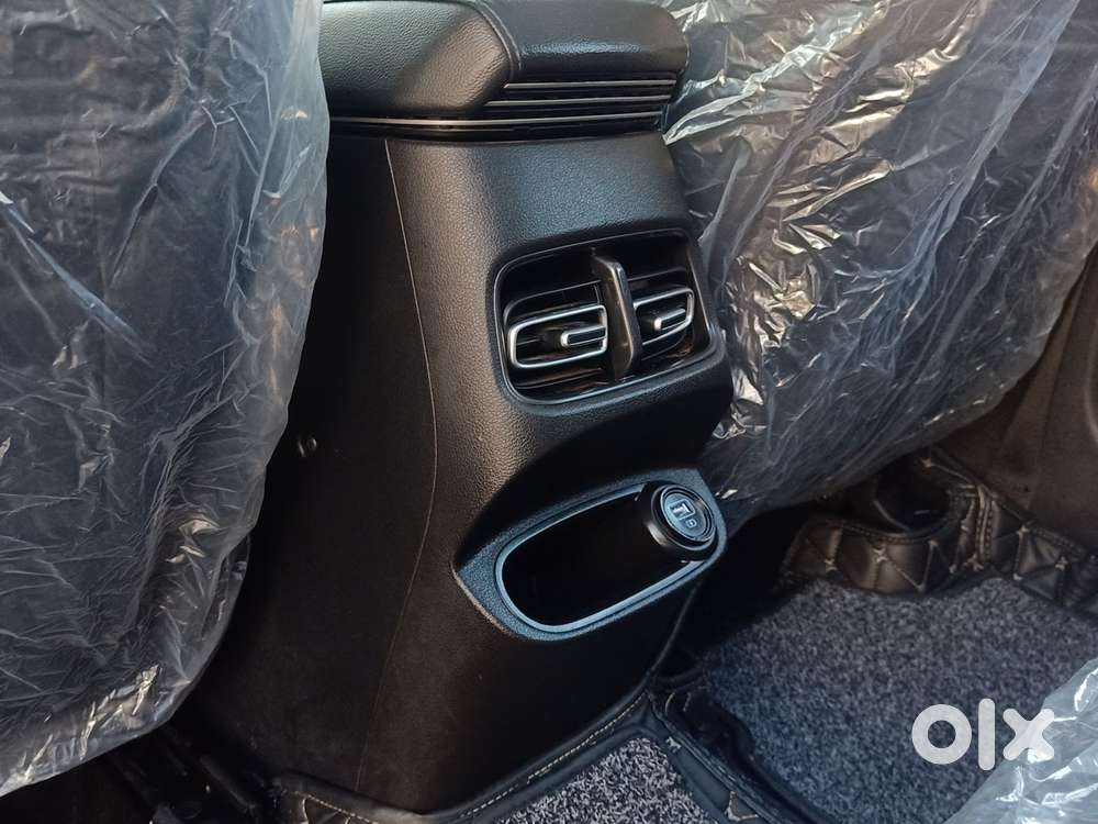 Hyundai Alcazar 1.5 Tdct Signature (o) 7s Petrol, 2023, Petrol