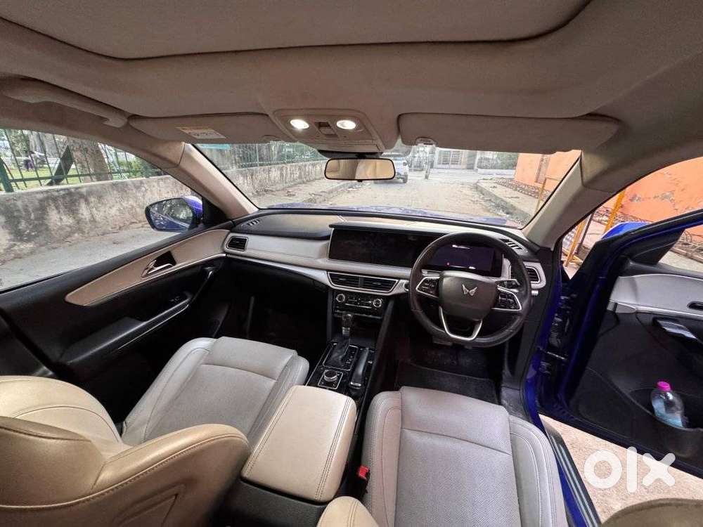 Mahindra Xuv700 2.0 Ax 7 Petrol At Str, 2021, Petrol