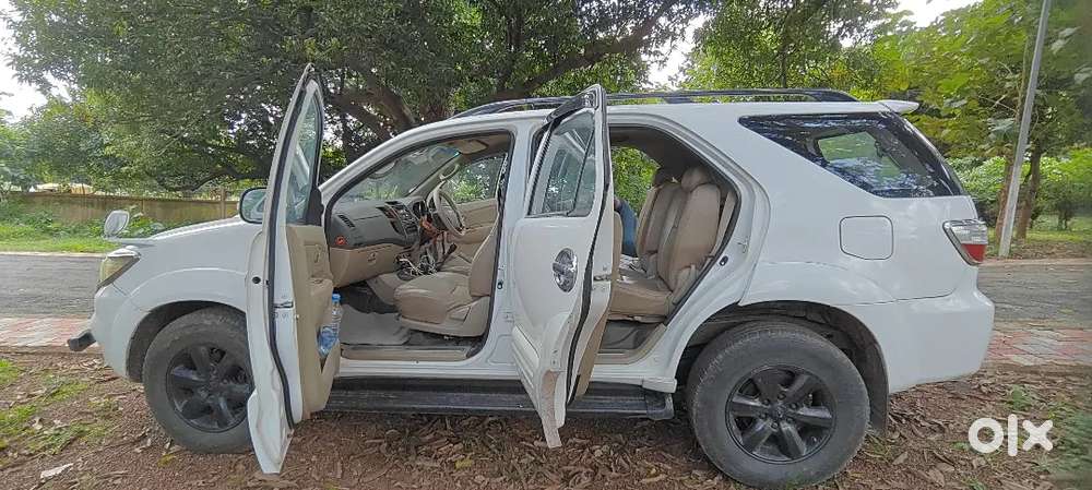 Toyota Fortuner Diesel Manual 2010 81000 Km Driven