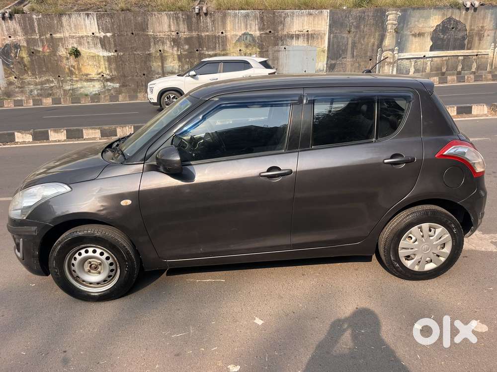 Maruti Suzuki Swift Lxi Bsiv, 2016, Petrol