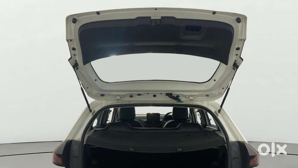 Tata Altroz 1.2 Xe, 2021, Petrol