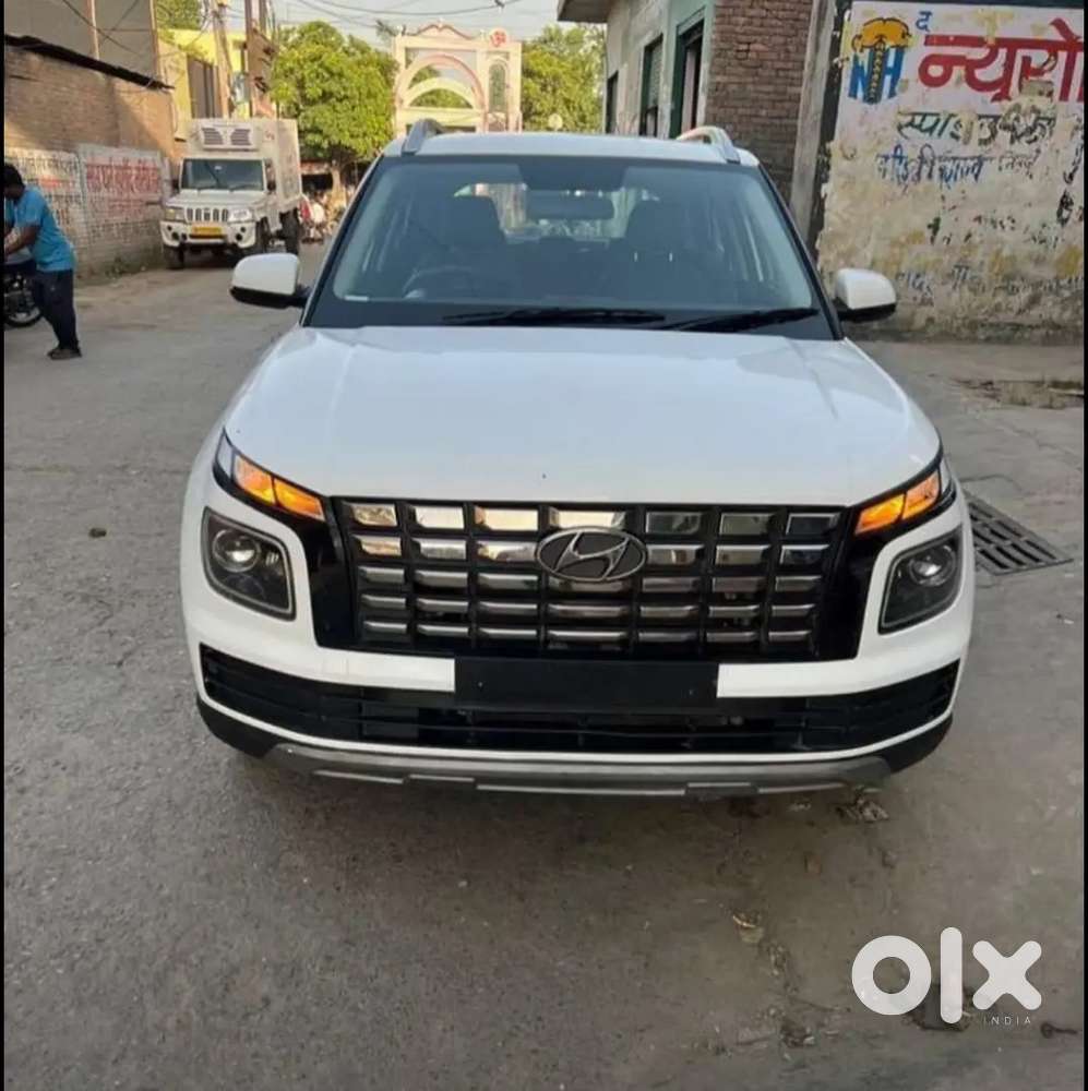 Hyundai Venue 2023 Petrol Well Maintained