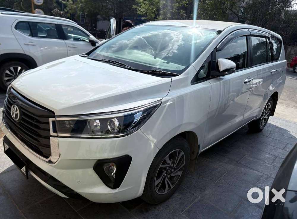 Toyota Innova Crysta 2.7 V, 2023, Petrol